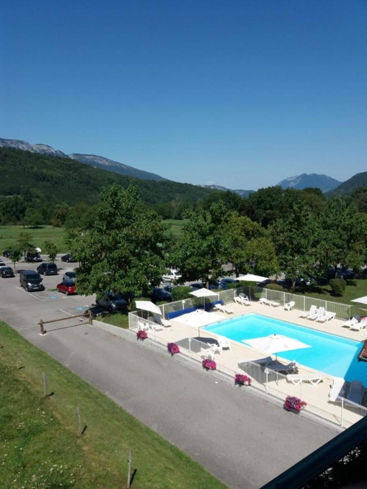 The Green Fee Close To The Golf Course And 5 Minutes From The Lake Giez Екстериор снимка